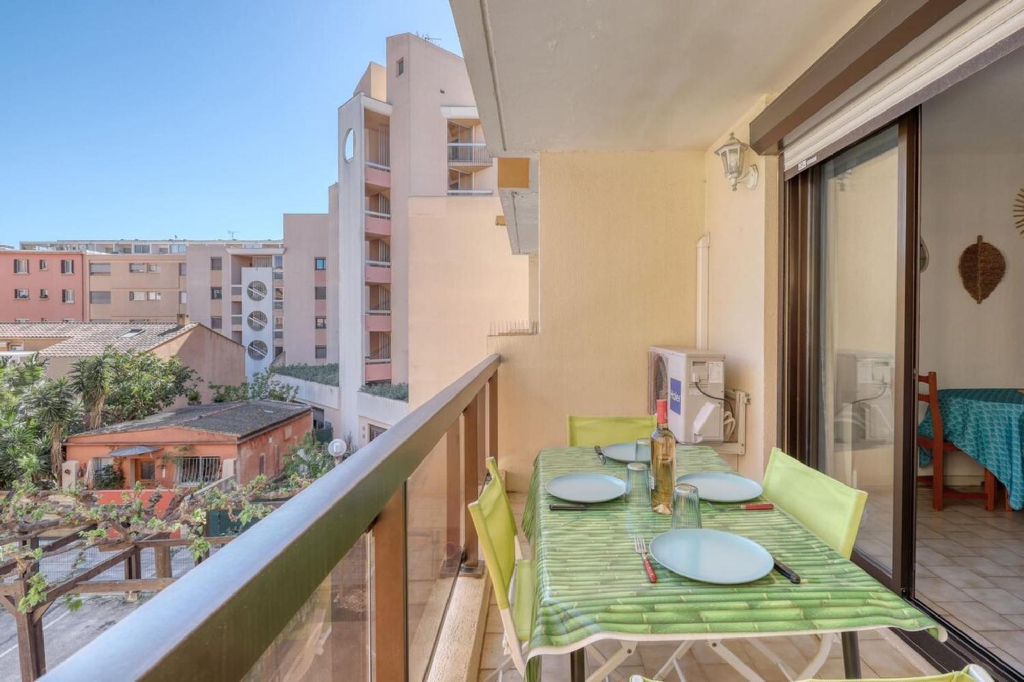 לה לבאנדו Lavandou - T2 In The City Center - 200 M From The Sea מראה חיצוני תמונה