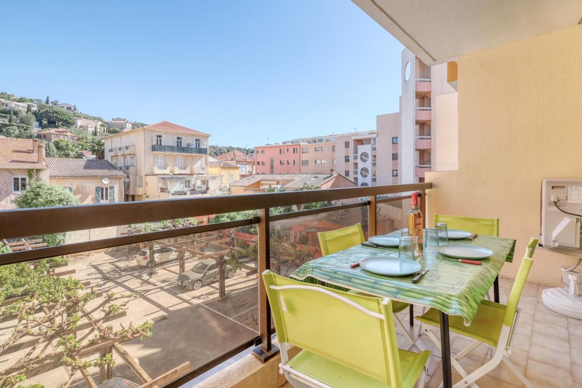 לה לבאנדו Lavandou - T2 In The City Center - 200 M From The Sea מראה חיצוני תמונה